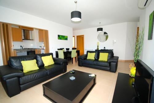 Shine - Lovely 2 bedroom apartment, only 200m from the beach and restaurants