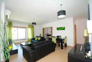 Shine - Lovely 2 bedroom apartment, only 200m from the beach and restaurants