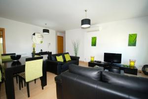 Shine - Lovely 2 bedroom apartment, only 200m from the beach and restaurants
