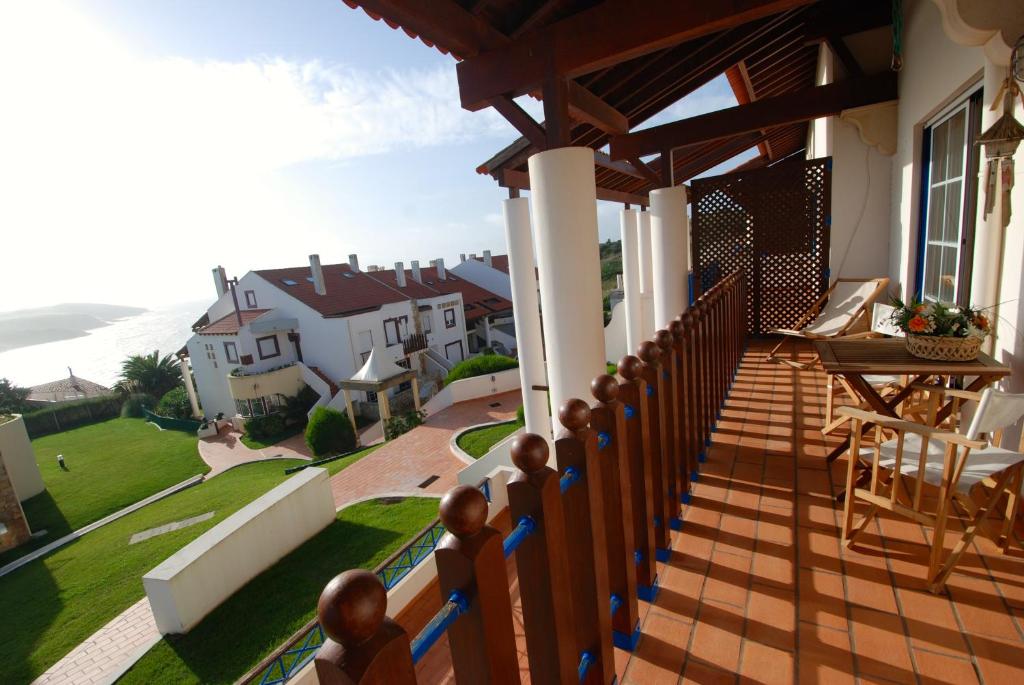 Appartement Ship - 4 bedroom duplex with sea and pool views, 1km from the beach Estrada do Facho, Gilmafacho 2, AA, 1º 2460-090 São Martinho do Porto