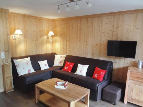 Simplistic Apartment in M ribel near Les 3 Vall es