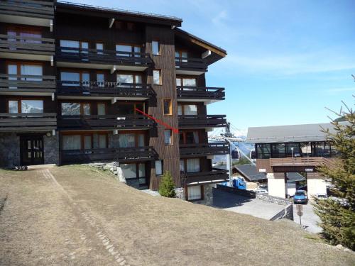 Simplistic Apartment in M ribel with Mountain Views