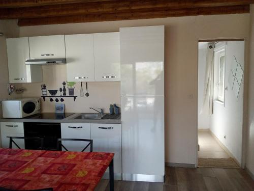 Single storey 40m² bordering pine forest and spa