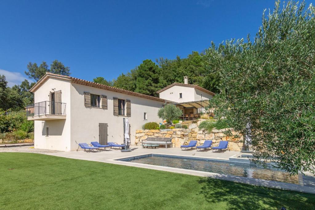 Ski-in/ski-out & pool: great for summer and winter