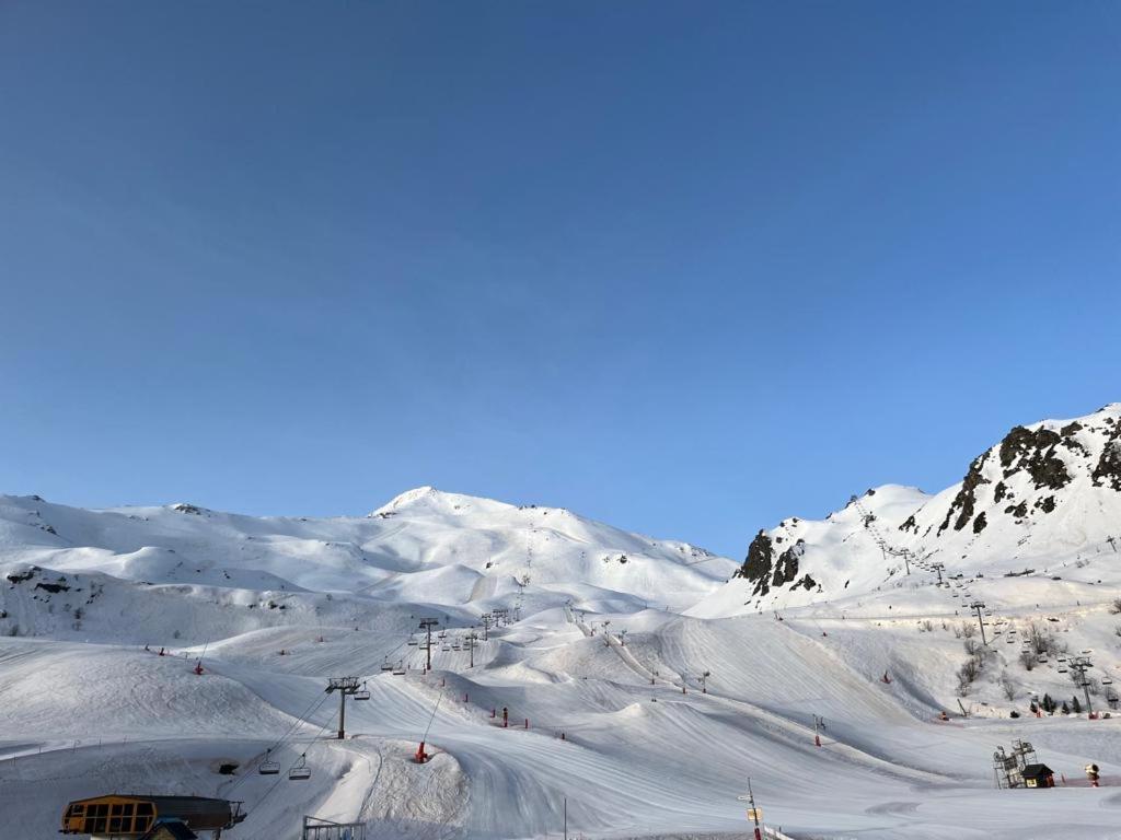 Ski Piau Engaly, plein sud avec vue sur les pistes à 50 m, cœur de station Lieu-dit Piau Engaly, 65170 Aragnouet