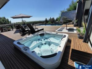 Sky House Agen Logement Privatif détente avec Spa Jacuzzi Sauna Hammam Ouvert 365J par An