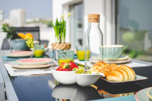 Sky Terrace - Sea Views & BBQ by Silver Prop
