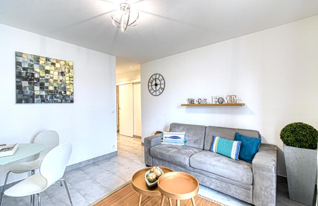SKYROCK 13 Rue Legoff, 06400 Cannes