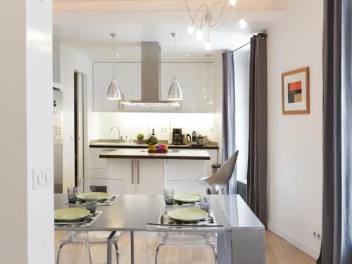 Sleek Apartments near Saint Germain