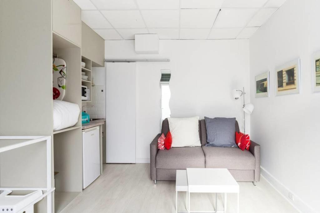 Appartement Small Is Beautiful Ideally Located Sleeps 4 42 rue Gauthey 75017 Paris