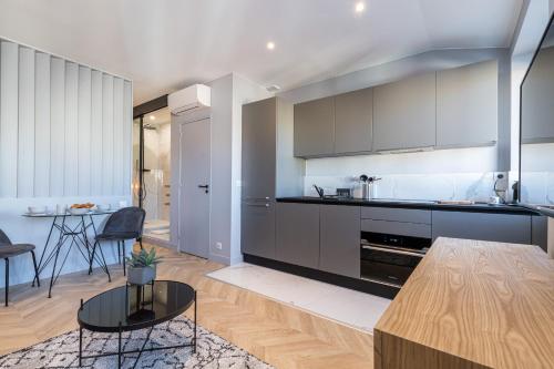 SMARTBNB - Dernier etage Ascenseur - 1 min Plage et Zone Pietonne