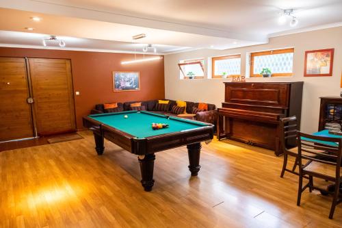 Snooker House