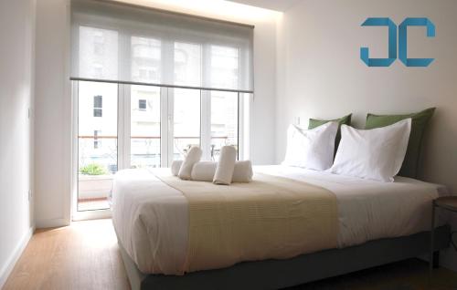 Sogra Apartment by JC with Balcony
