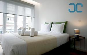 Sogra Apartment by JC with Balcony