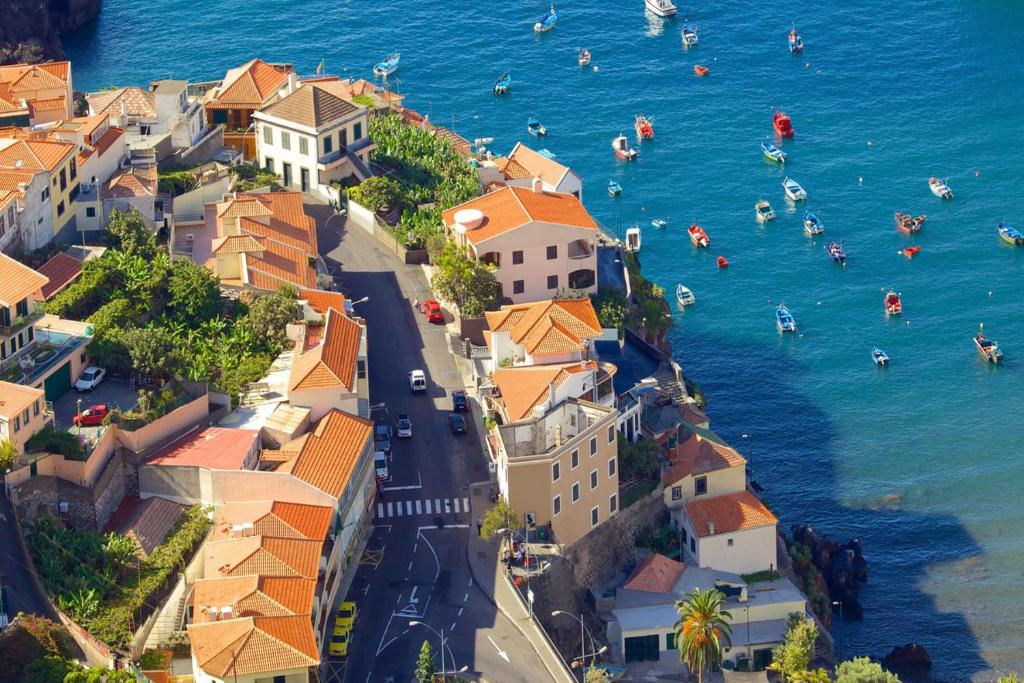 Sol e Mar Camara de Lobos by HR Madeira Avenida da Autonomia 32, 9300-069 Câmara de Lobos