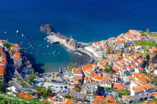Sol e Mar Camara de Lobos by HR Madeira