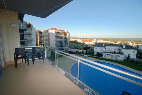 Solar - Sea view apartment in São Martinho do Porto with pool - sleeps 8 people