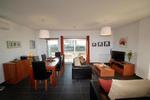 Solar - Sea view apartment in São Martinho do Porto with pool - sleeps 8 people