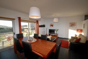 Solar - Sea view apartment in São Martinho do Porto with pool - sleeps 8 people