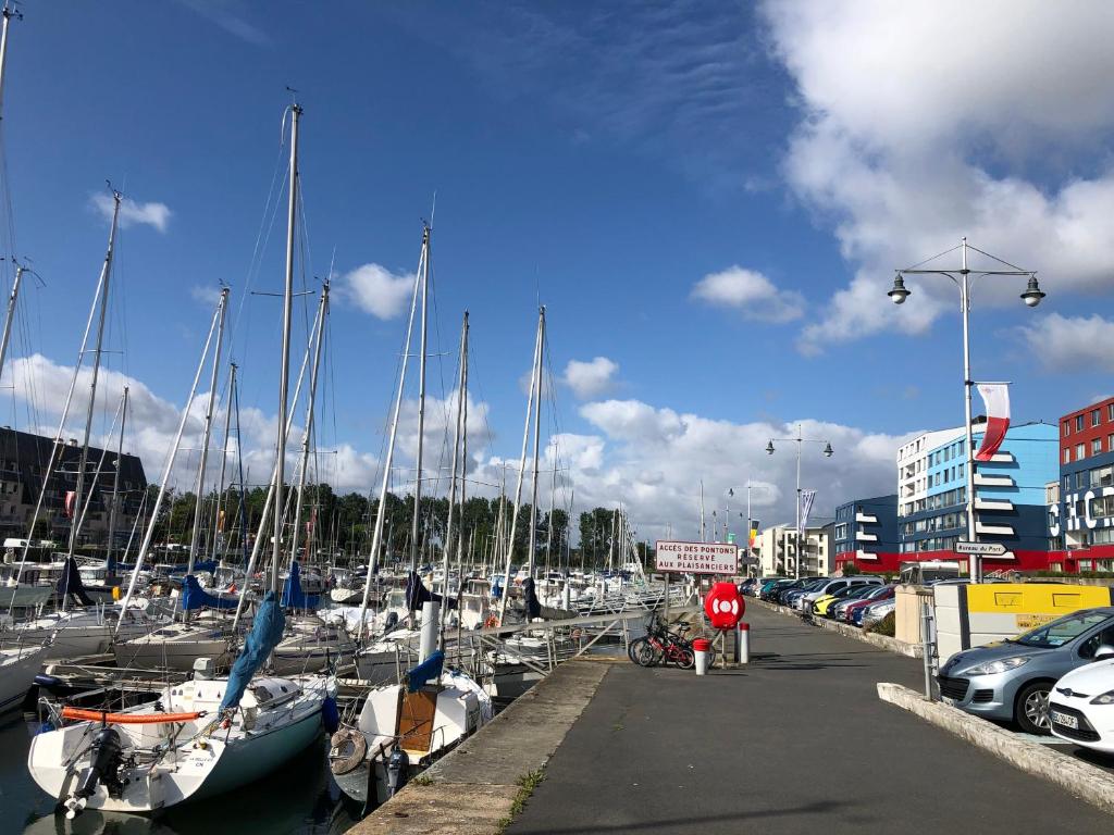 soleil et bateau Quai Ouest 24 cap horn 1 er étage, 14470 Courseulles-sur-Mer