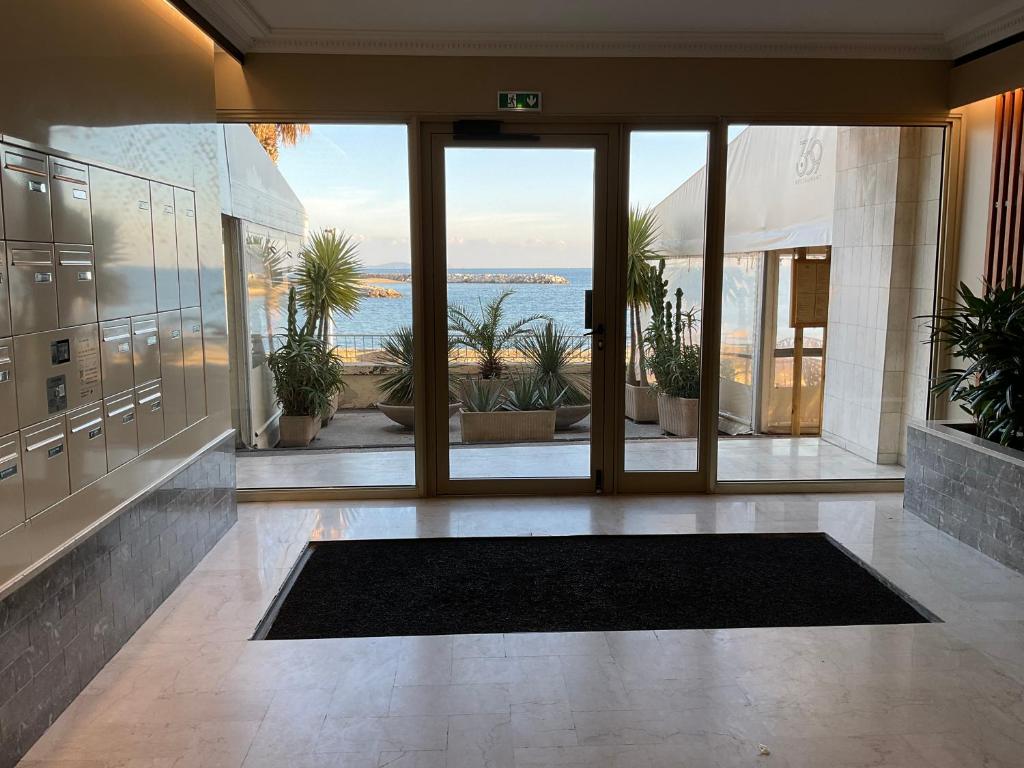 Appartement Somptueux appartement face à la mer 373 Littoral Frédéric Mistral 83000 Toulon