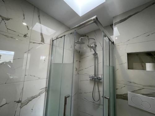 Somptueux appartement rénové proche du RER A