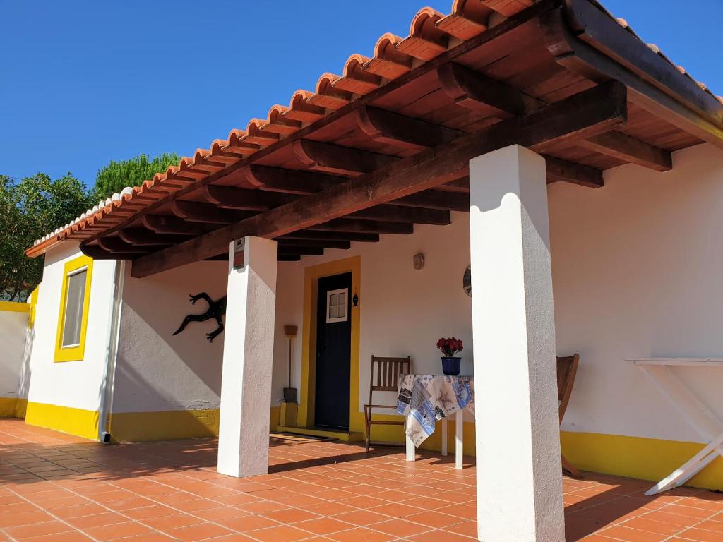 Sondela Self Catering Estrada da Cumeira, 2460-699 São Martinho do Porto