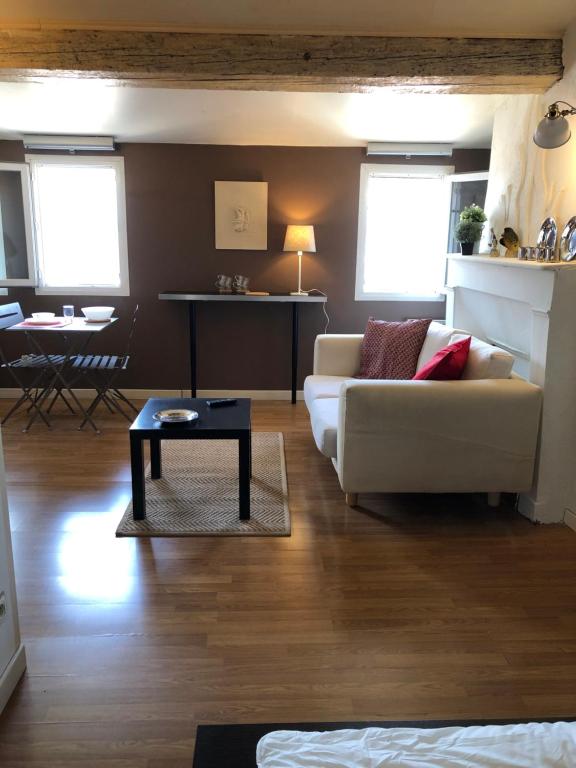 Appartement Sous le toit près de la cathédrale St.Pierre 4 étage 6, rue Vielle Intendence 34000 Montpellier