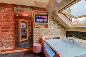 Appartement SOUS MON TOI Topdestination-Dijon (Sauna/Jacuzzi) Etage 4 1 Rue Jehan de Marville 21000 Dijon Bourgogne