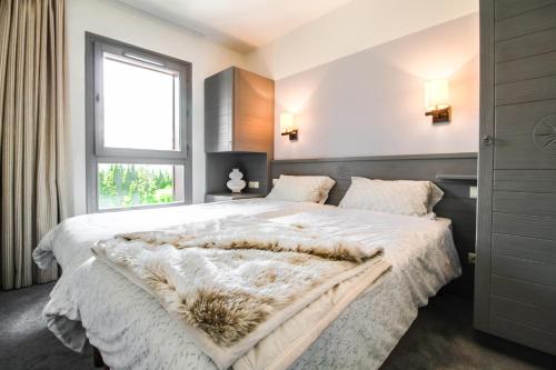 South-facing newly renovated 2-bed apartment Les Terrasses d'Eos