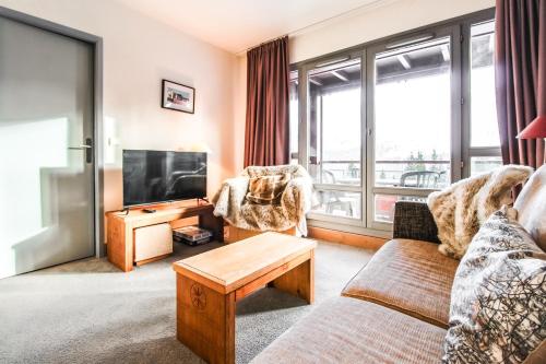South-facing newly renovated 2-bed apartment Les Terrasses d'Eos