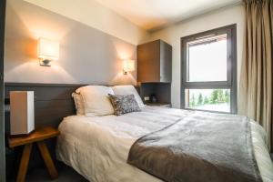 South-facing newly renovated 2-bed apartment Les Terrasses d'Eos