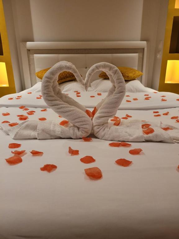 SPA Celyna appartement avec jacuzzi privatif 70 Rue Longefer, 69008 Lyon