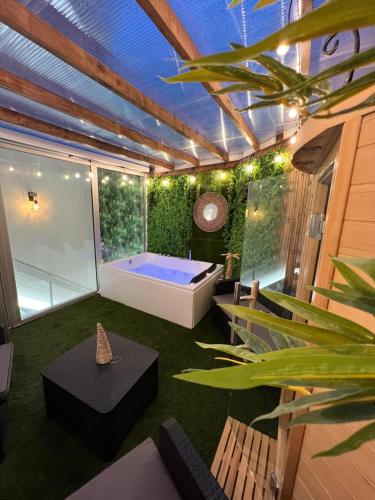SPA de charme 6 pers avec Jacuzzi & Sauna privatifs au coeur de ville - Esprit Coco
