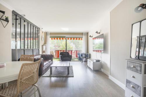 spacieux 3 pieces dans residence avec piscine