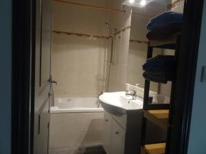 Spacieux 4 couchages hypercentre d'Agen-100m de la gare-Garage gratuit
