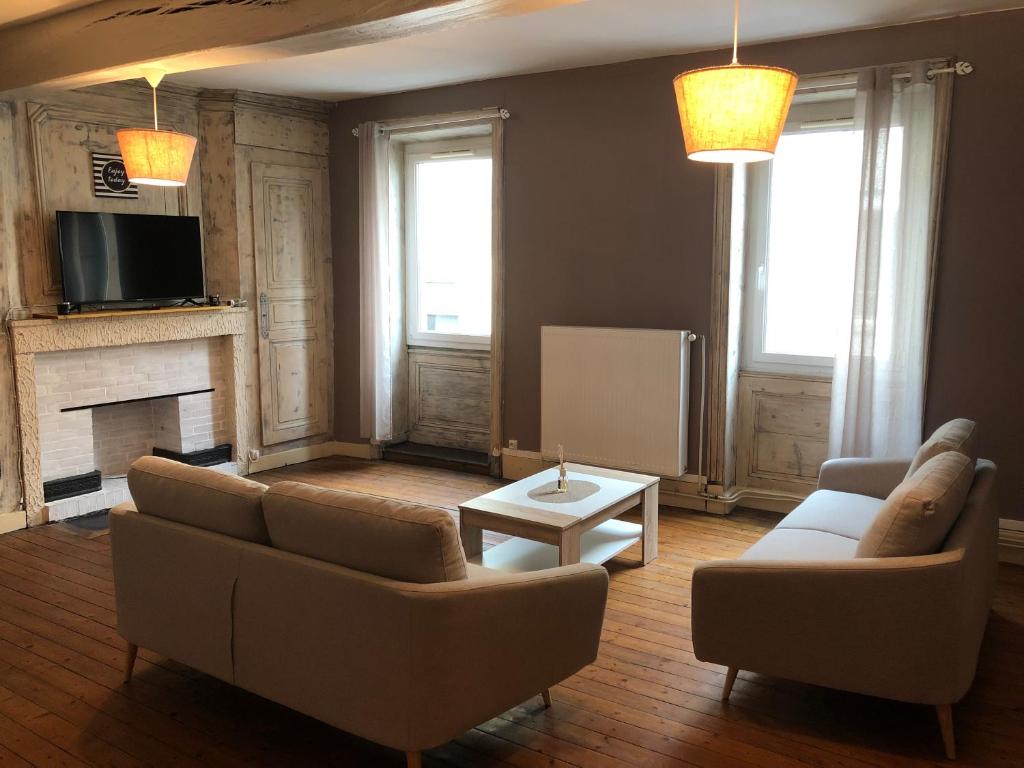 Spacieux appartement 2/6 pers 110m² proche CNPE 8 Rue Charles de Gaulle, 01150 Lagnieu