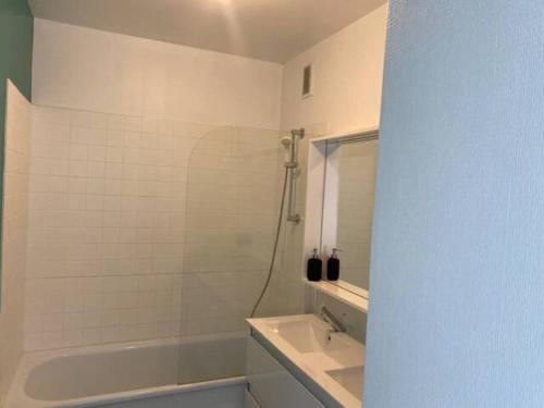 Spacieux appartement 4 chambres parking gratuit
