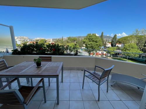 spacieux appartement 80M2 mandelieu bord de Siagne