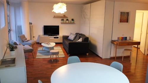 Spacieux Appartement avec Vue sur les Quais
