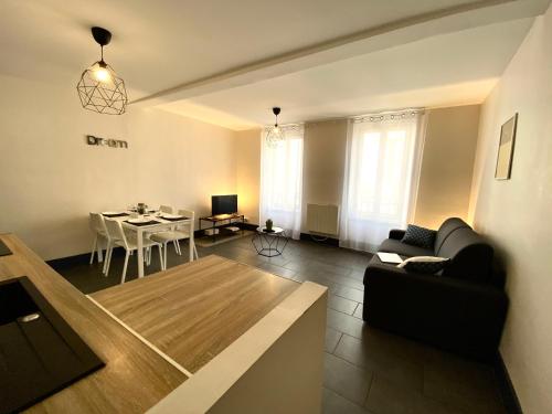 Spacieux, Climatisé, Quartier Calme, Proche Château, Le Cocon De Joy