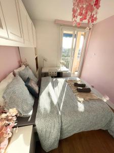 Spacieux & et agréable appartement + balcon et parking