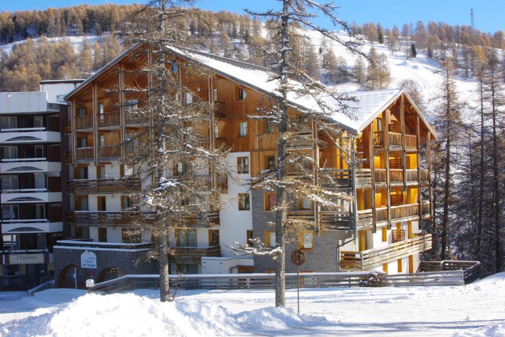 Spacieux et Fonctionnel dans Ecrin des Neiges 404 Résidence Ecrin des Neiges Allée Hubert Aicardi, 05560 Vars