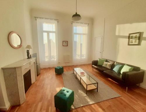 Spacieux et lumineux appartement vue mer Joliette