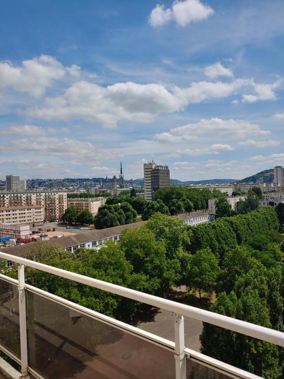 Appartement Spacieux F4-Balcon! 2 Place de Parkings!! Batiment C, 10ème étage 13 Avenue Jean Rondeaux 76100 Rouen