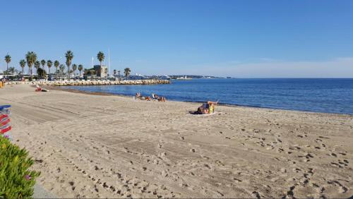 Spacieux studio à Golfe Juan 2 minutes des plages
