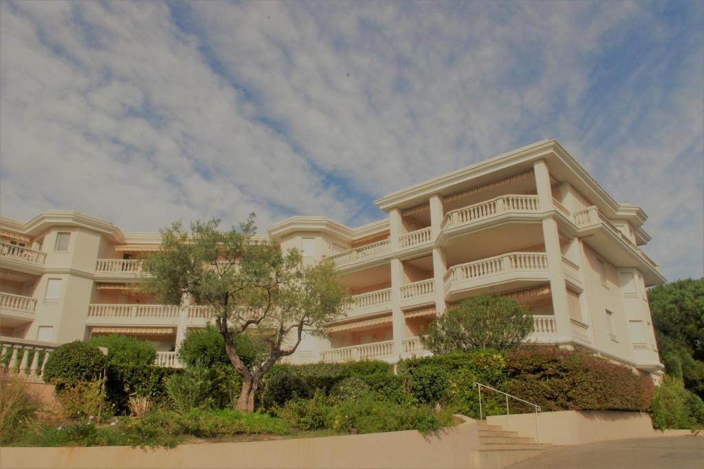 SPACIEUX T3-PISCINE 63 Boulevard des Lions, 83700 Saint-Raphaël