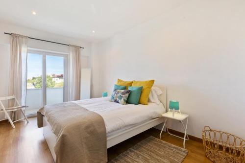 Spacious 1 Bedroom Apartment with Balcony