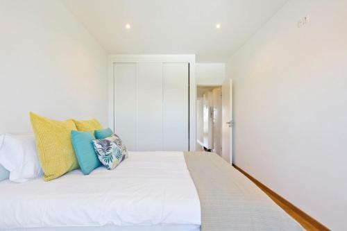 Spacious 1 Bedroom Apartment with Balcony