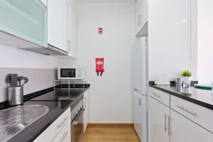 Spacious 1 Bedroom Apartment with Balcony